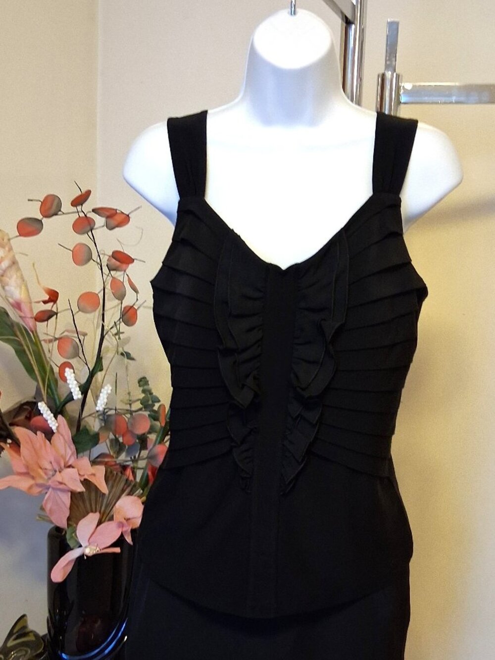 NWOT Nueva Luxury Ruffle Pleated Flowy Black Camisole Soft Stretch Summer Top 8